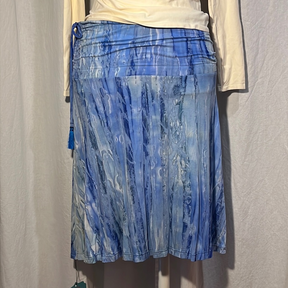 Hands to Hearts peaceful blue batik jersey fit & flare midi skirt w/ruching-NWT